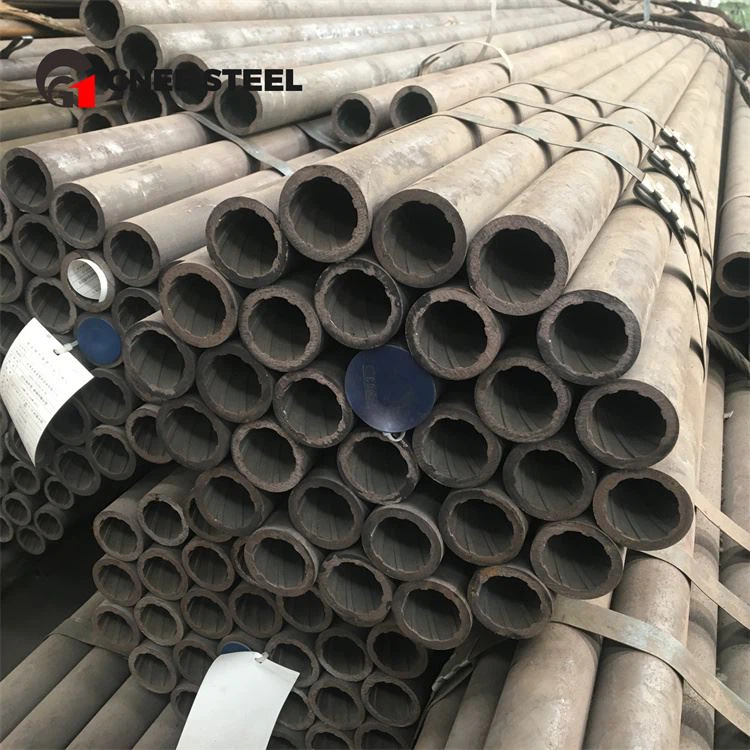 Večnamenska brezšivna jeklena cev